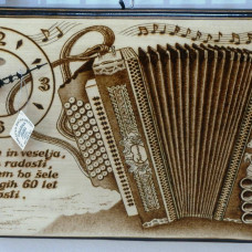 Unikatna stenska ura pirografija