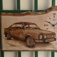 Unikatna stenska ura pirografija